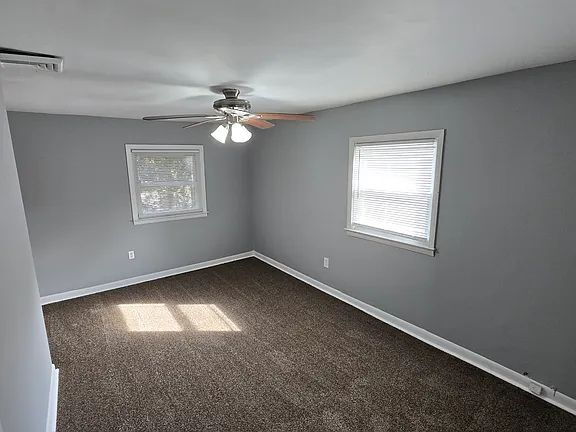 Building Photo - 3 bedroom 1.5 bathrooms Rancher.