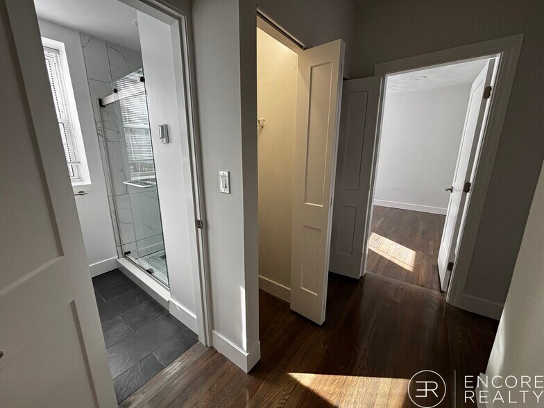 Building Photo - 65 Park Dr