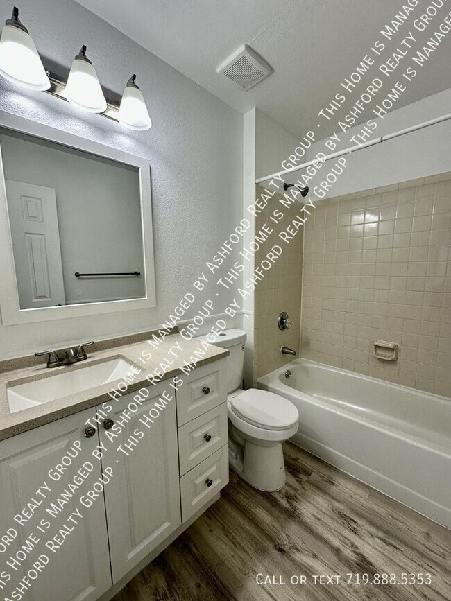 Building Photo - 1120 Yuma St