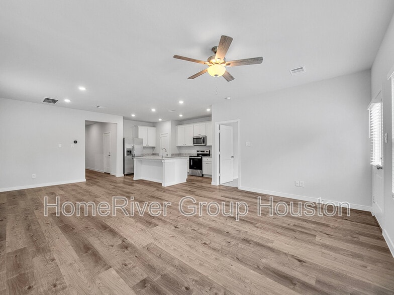 Building Photo - 10735 Red Flagstone Dr