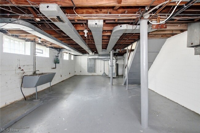Building Photo - 912 Cambridge Rd