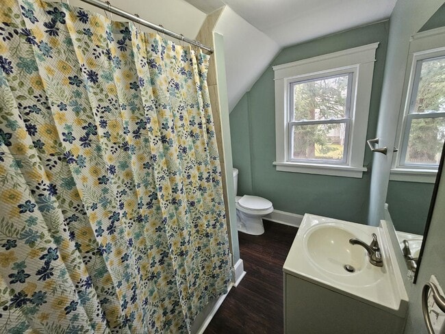 Building Photo - 442 Matthews St