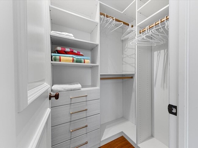 Building Photo - 3030 NE 45th St