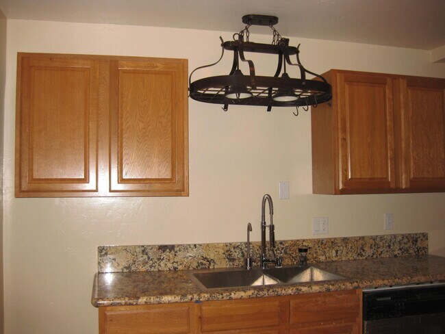 Building Photo - 2805 Fallbrook Ln