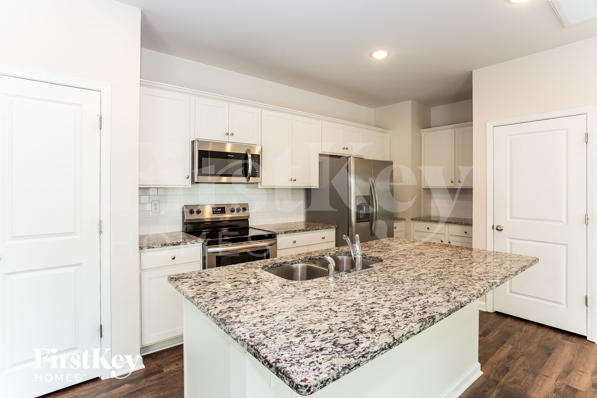 Building Photo - 10755 Rivergate Dr NW
