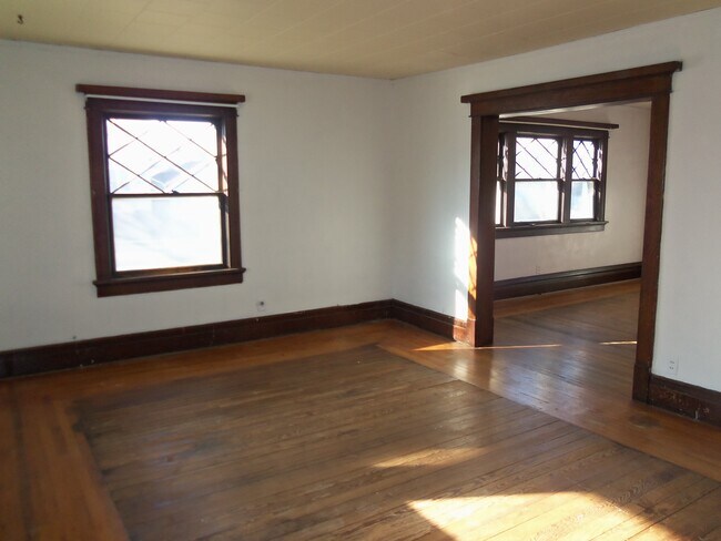 Building Photo - 1301 Grant Ave