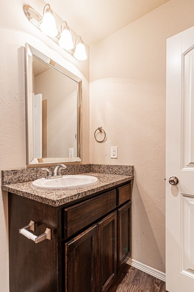 Building Photo - Buena Vida awaits for you!