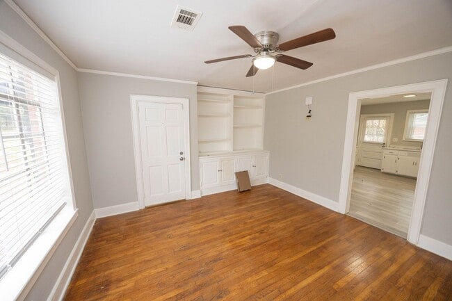 Building Photo - 2058 Woodley Rd