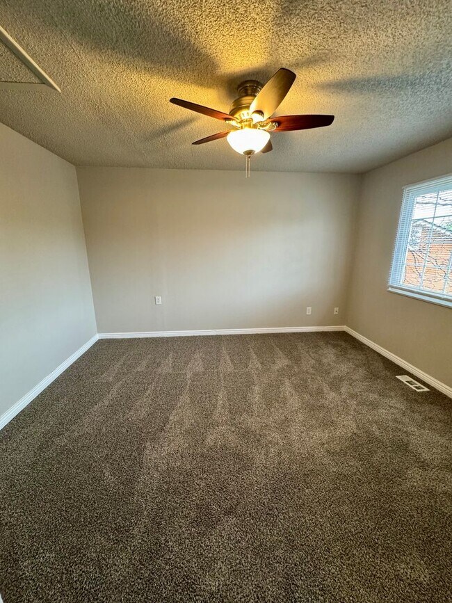 Building Photo - Lovely 3 bedroom+ Office in Widefield
