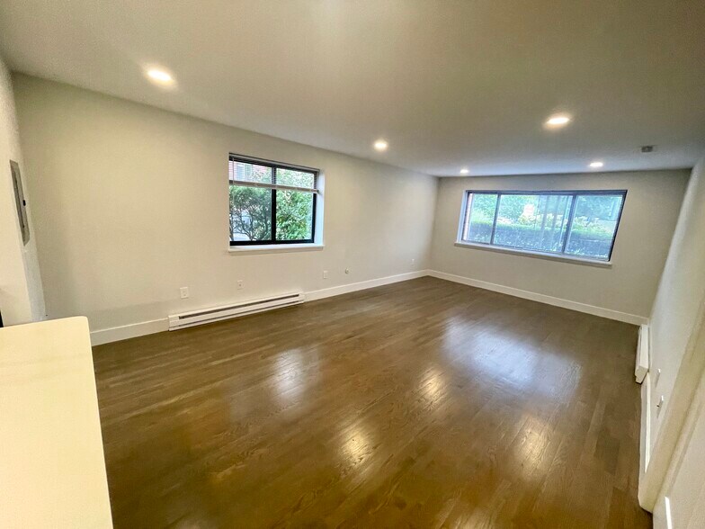 Building Photo - 320 Hammond Pond Pkwy