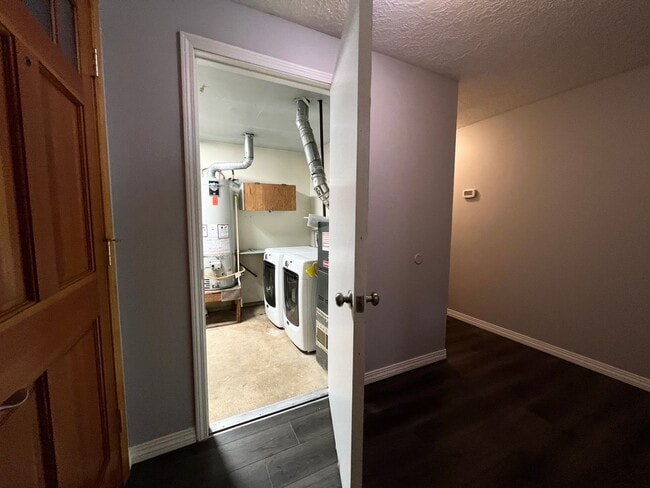 Building Photo - Charming 3-Bed, 2-Bath Retreat!