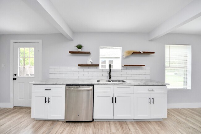 Building Photo - 503 Schilling Ave