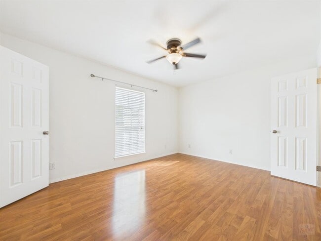 Building Photo - 2425 Ashdale Dr