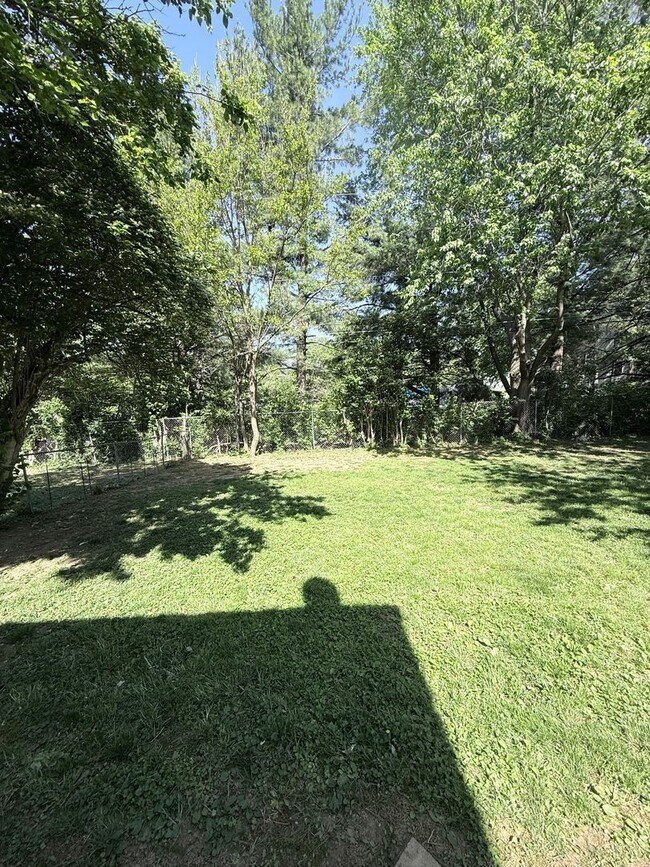 Building Photo - 3-bedroom, 2 full bath duplex in the desirable Lansdowne area