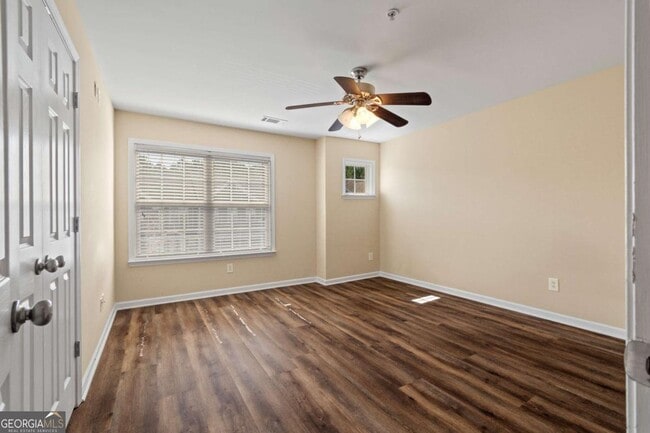 Building Photo - 3323 Castleberry Village Cir