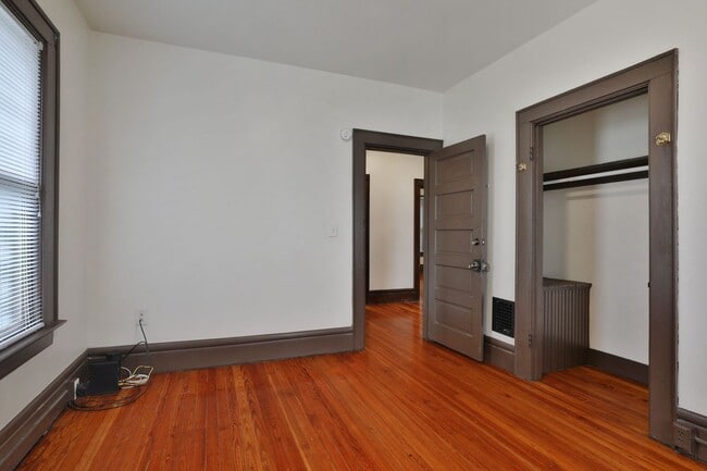 Building Photo - 126-126.5-1265 Frambes Ave