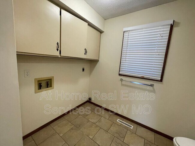 Building Photo - 3161 S Kimbrough Ave