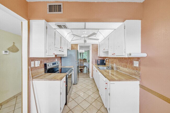 Building Photo - 3070 NW 48th Terrace