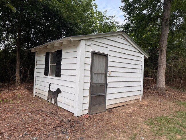 Building Photo - 3 Bed, 1 Bath Home located out in the country!