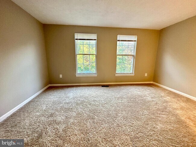 Building Photo - 949 Angel Valley Ct