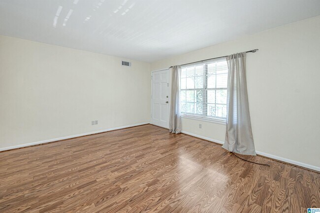 Building Photo - 2727 Highland Ave