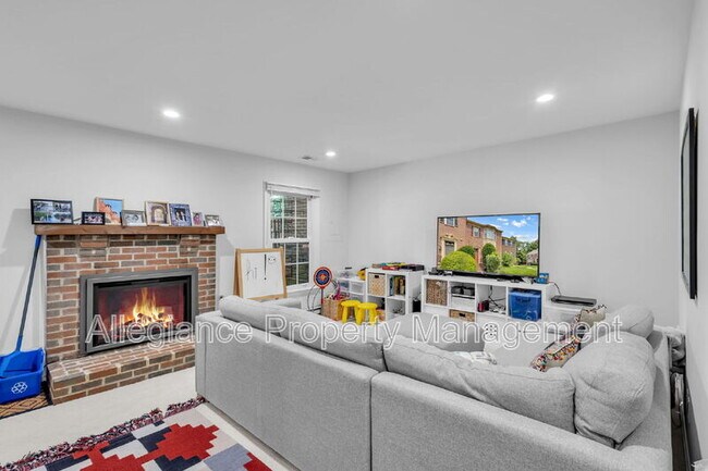Building Photo - 6861 Williamsburg Pond Ct