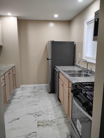 Kitchen - 180 Littleton Rd