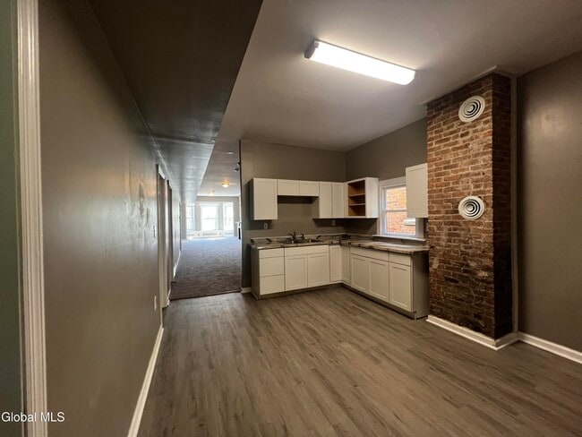 Building Photo - 57 5th Ave