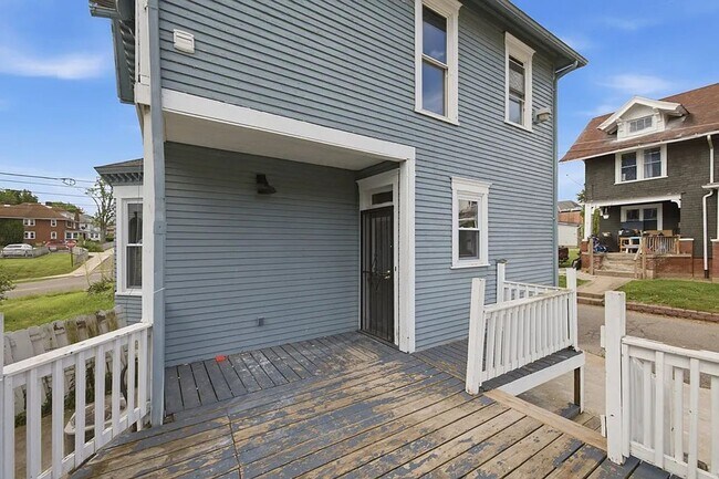 Building Photo - 174 Marion Ave