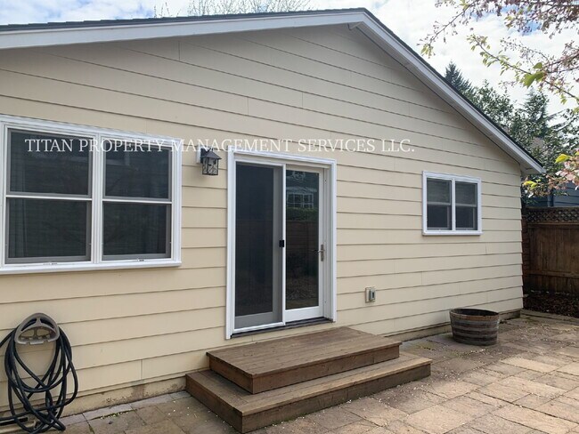 Building Photo - Beautiful 3BR/2BA Home in NE Portland | 1,600 Sq Ft | Private Fenced Yard | W/D Included