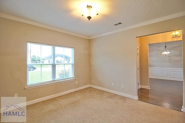 Building Photo - 582 Burke Dr