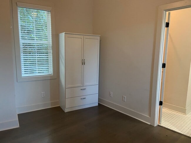 Building Photo - DIXON PARK | 2 BEDROOM | 2 BATH