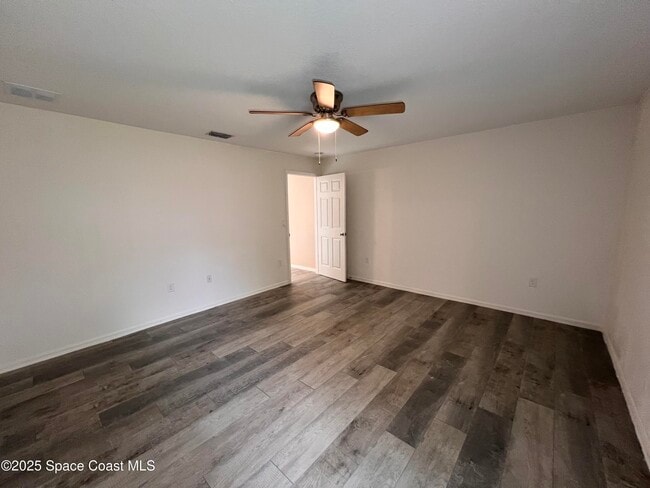 Building Photo - 1467 Depew St SE