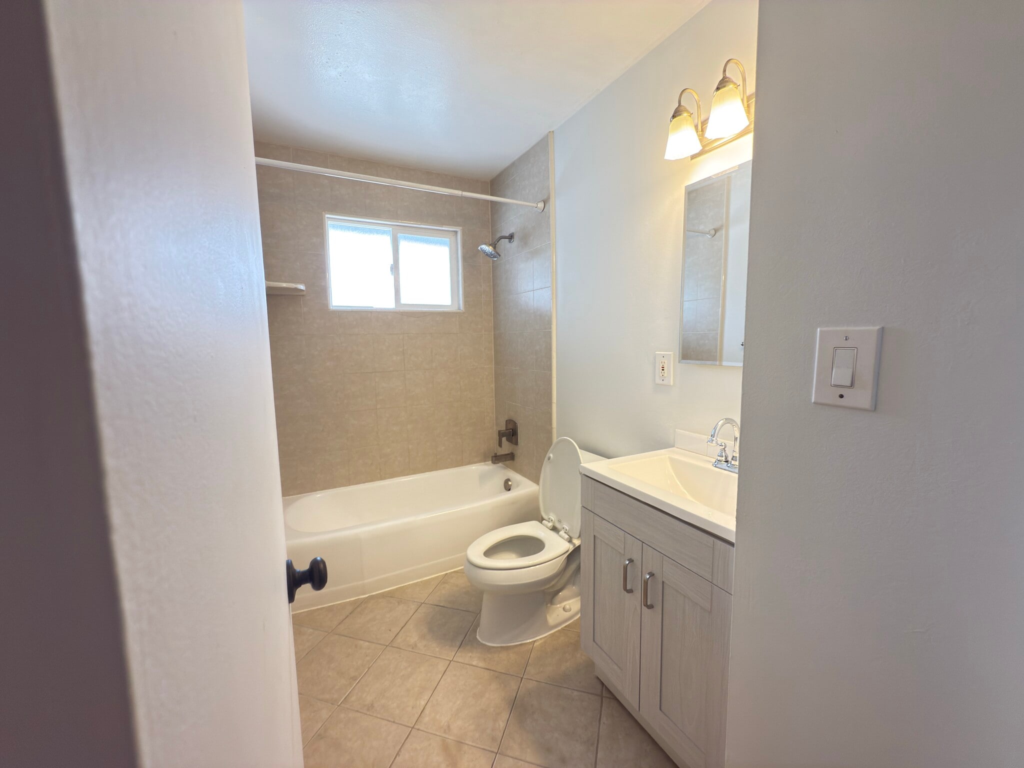 Building Photo - 8151 Beaver Lake Dr