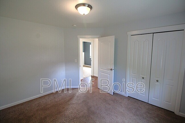 Building Photo - 1160 S Ruler Ave