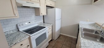Building Photo - 1748 Port Dr