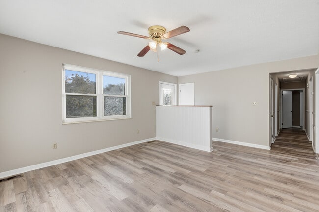 Building Photo - 7800 Temple Acres Dr