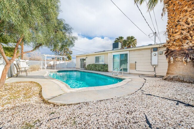 Building Photo - 3 br, 2 bath House - 3000 Kings Way