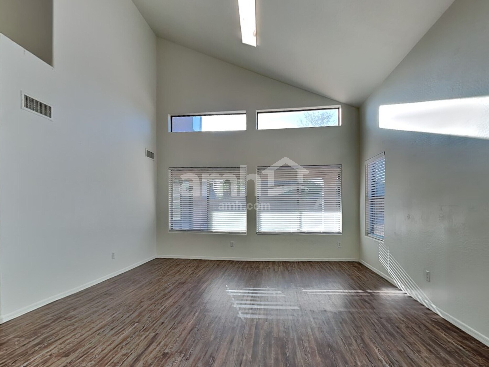 Building Photo - 6208 S 52nd Dr