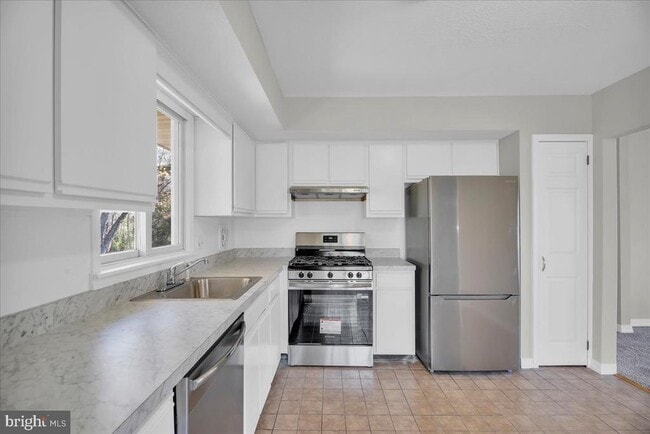 Building Photo - 301 County House Rd