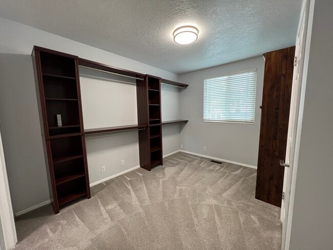 Walk-in Robe (Bedroom no. 4) - 5577 S Walden Glen Dr