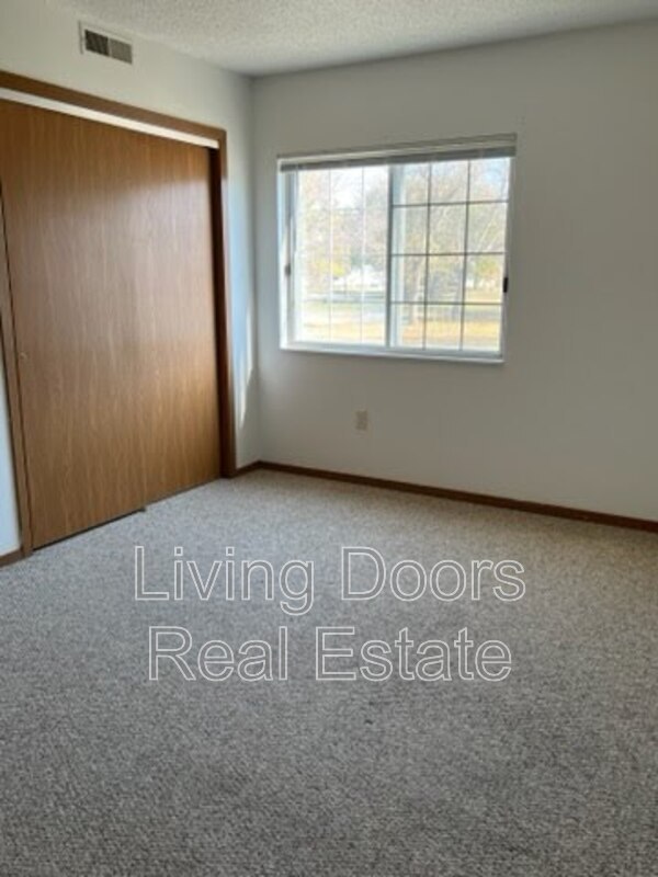 Building Photo - 603 S Washington St