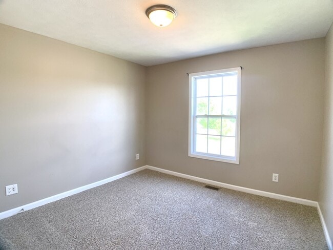 Building Photo - Flagstone Drive