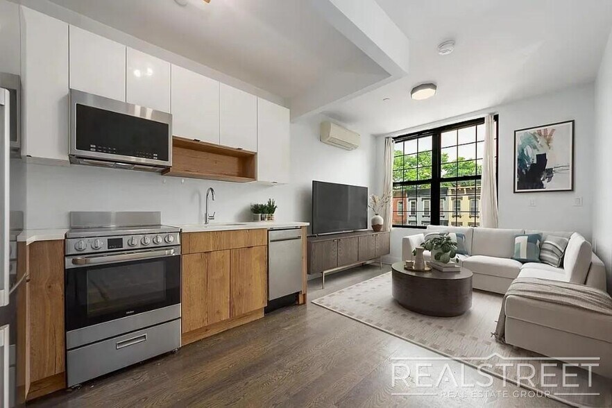 Building Photo - Lexington Avenue