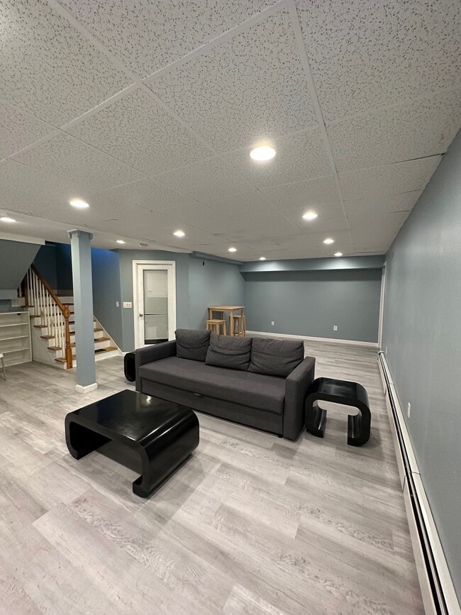 Building Photo - 9 Old Etna Rd