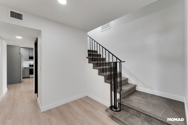 Building Photo - 2 Spacious Primary suites Townhome in Tempe