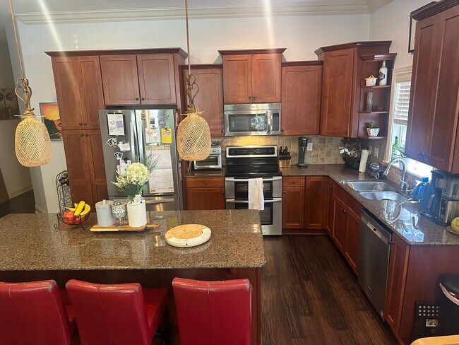 Building Photo - 3 Bed, 2.5 Bath Garden Home in Lakewood Subdivision – Available 8/1
