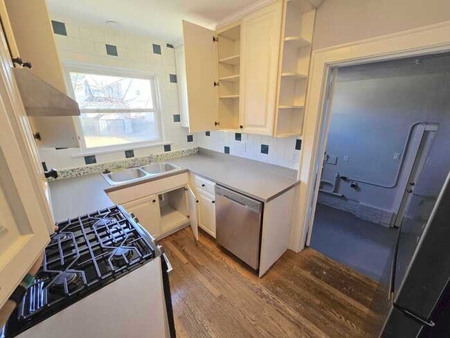 Building Photo - 3504 Chesapeake Blvd