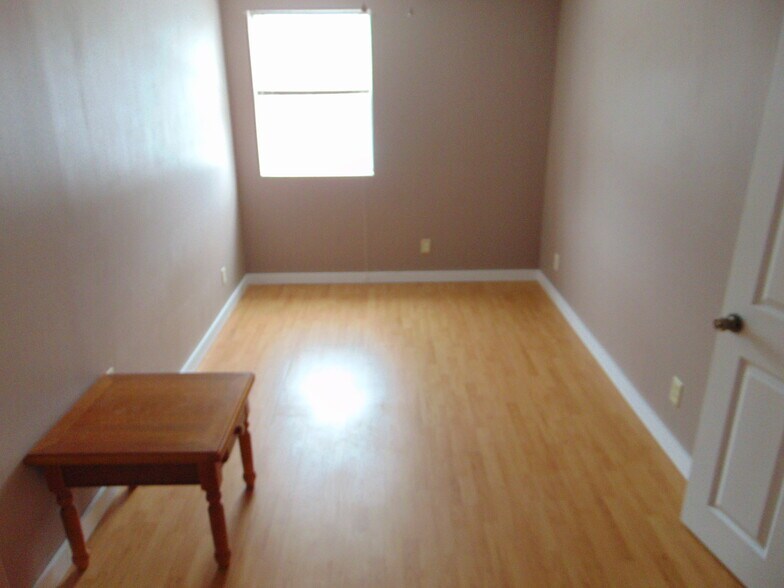 Building Photo - 851 Western Ave