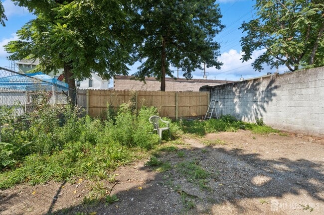 Building Photo - 318 Seaman St